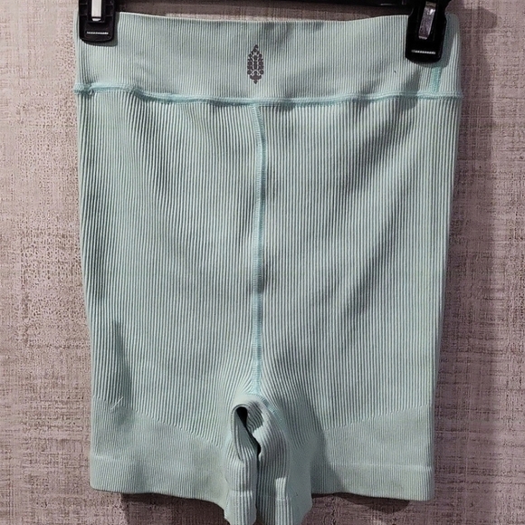 🤍 NWT Free People Movement Minty Seafoam Workout Shorts - Picture 5 of 8
